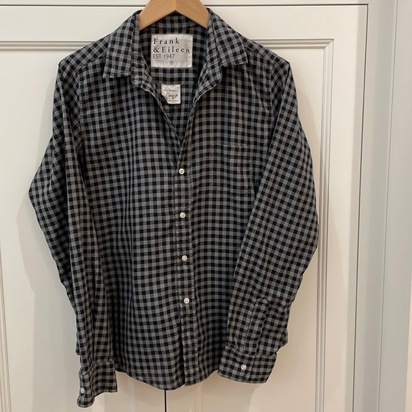 ⭐️Frank & Eileen Gray and Black Checked Long Sleeve Shirt—Beautiful!!  EUC—Small - Picture 1 of 9